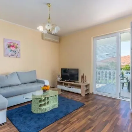 شقة Mit Terrasse By Interhome Novigrad Istria