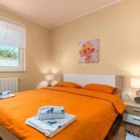 شقة Mit Terrasse By Interhome *